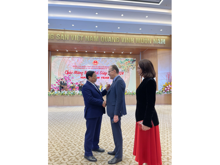 Đại sứ Nga tại Việt Nam G.S.Bezdetko tham dự buổi chiêu đãi trọng thể   do Thủ tướng Chính phủ Cộng hòa Xã hội chủ nghĩa Việt Nam tổ chức